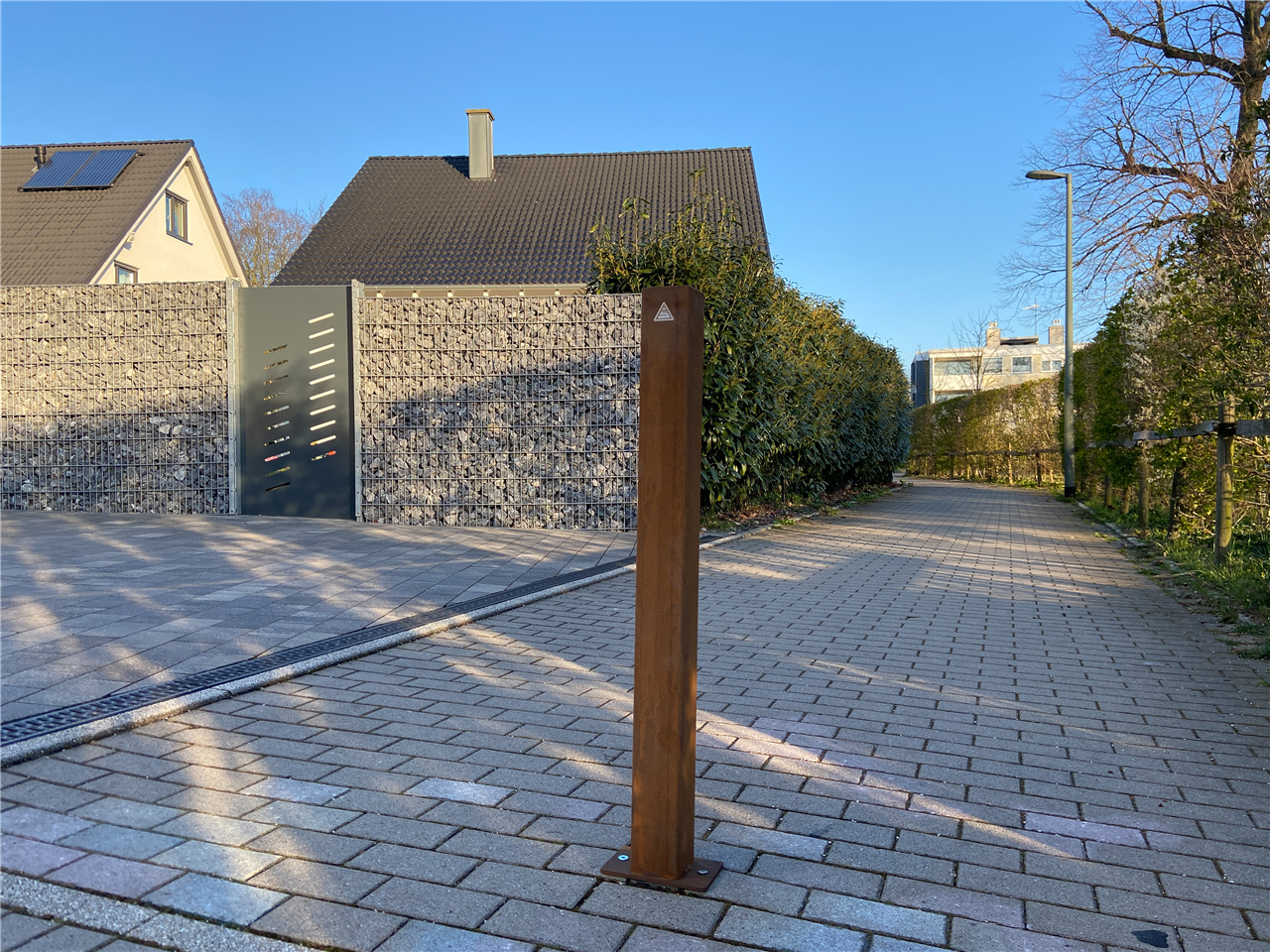 Schake Bornă de protecție, 80 × 80 mm, oțel, fix, cu închidere, pentru betonare